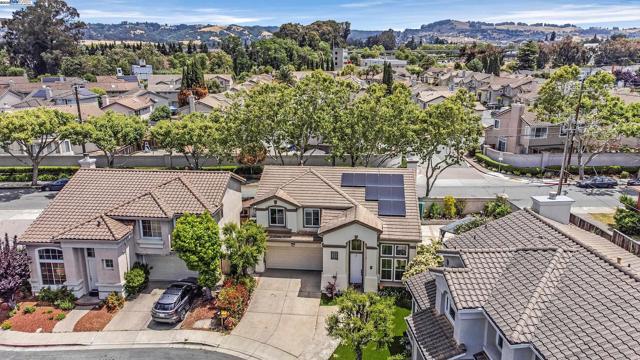 1205 Amber Court, San Leandro CA: https://media.crmls.org/mediaz/e304a808-b81b-49b7-a7bb-32464cefcb39.jpg