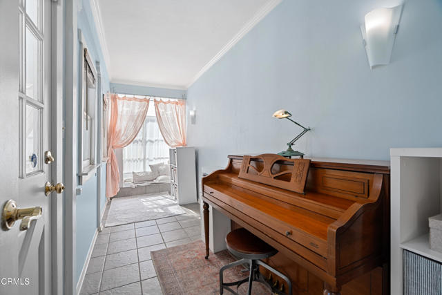 Detail Gallery Image 9 of 12 For 1374 Palm Ter, Pasadena,  CA 91104 - 2 Beds | 1 Baths