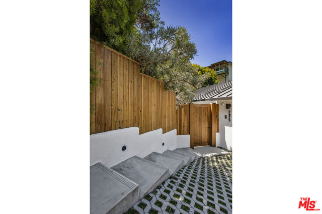 2425 Rinconia Drive, Los Angeles CA: https://media.crmls.org/mediaz/e3051c92-6be1-4563-b9fc-ae56e9f61c98.jpg