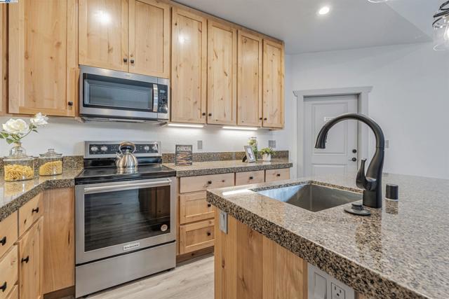 20244 Lower Skyridge Dr, Groveland CA: https://media.crmls.org/mediaz/e3054390-7a04-43de-a858-64216388267e.jpg
