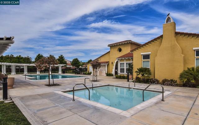 7774 Stoneleaf Rd, San Ramon CA: https://media.crmls.org/mediaz/e3054ede-bb29-4e9f-8fe6-6626301eda3c.jpg