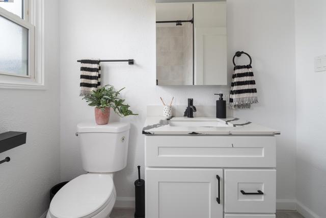 10906 Reposo Dr, Oakland CA: https://media.crmls.org/mediaz/e3057956-4801-46a9-abec-14be65bf866c.jpg