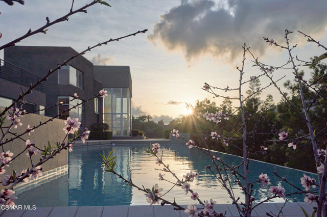 3681 Alomar Drive, Sherman Oaks CA: https://media.crmls.org/mediaz/e3059269-e81b-48c6-a819-7ef4f78e3490.jpg