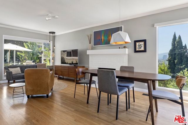 1410 Wellesley Drive, Glendale CA: https://media.crmls.org/mediaz/e305c517-d93f-4a20-b719-bd105518c518.jpg