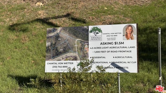 1 N Topanga Canyon Boulevard, Woodland Hills CA: https://media.crmls.org/mediaz/e305d6a1-99c5-4268-a817-56ca690215ff.jpg