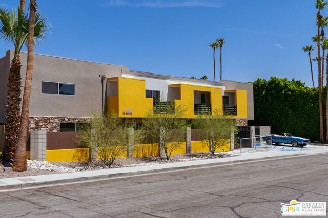 588 E San Lorenzo Road, Palm Springs CA: https://media.crmls.org/mediaz/e3066694-6104-4b83-935d-1ce06c8cce8b.jpg