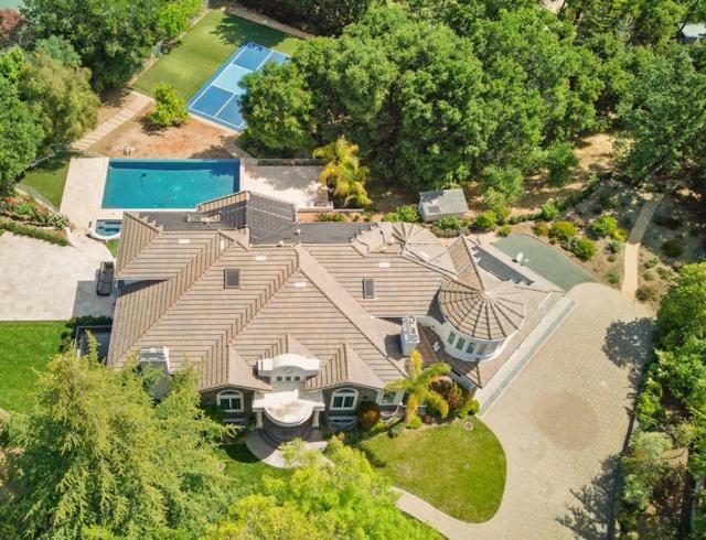 12690 Dianne Drive, Los Altos Hills CA: https://media.crmls.org/mediaz/e306fd71-8d93-4e03-9fe6-5b119d170f50.jpg