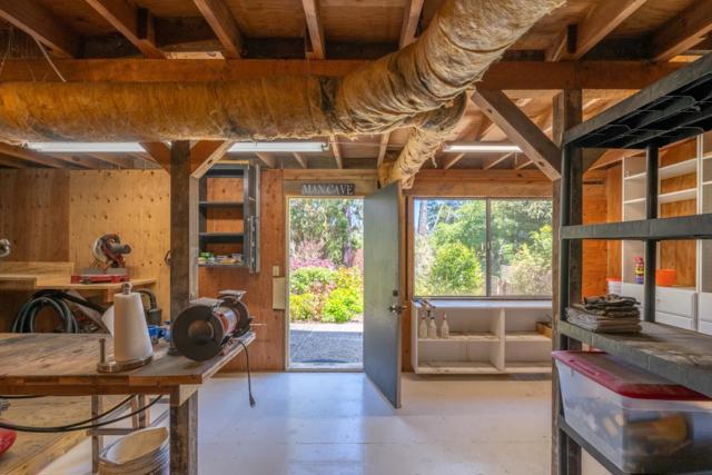5 Wyndemere Vale, Monterey CA: https://media.crmls.org/mediaz/e30712da-cdcc-4d72-a331-f751f45ba55f.jpg