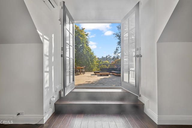 263 San Miguel Road, Pasadena CA: https://media.crmls.org/mediaz/e30719fd-abd9-4342-ad31-2bfabfa21102.jpg