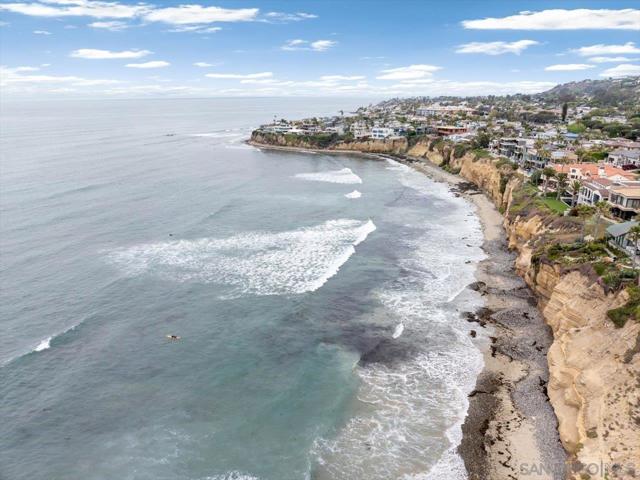 5061 Mission BLVD, San Diego CA: https://media.crmls.org/mediaz/e3071c19-5ed5-4a54-91a7-19561e48d336.jpg