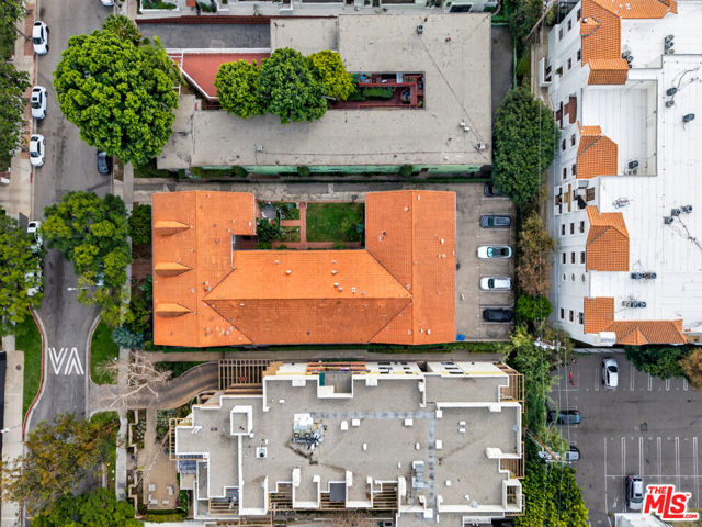 1429 Havenhurst Drive, West Hollywood CA: https://media.crmls.org/mediaz/e3073b7f-d534-4abc-bb27-de901fdf8e20.jpg