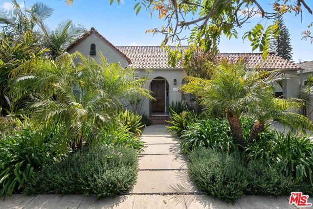 4146 Chase Avenue, Los Angeles CA: https://media.crmls.org/mediaz/e307454f-b2fb-4358-9af1-28f63dc98c26.jpg