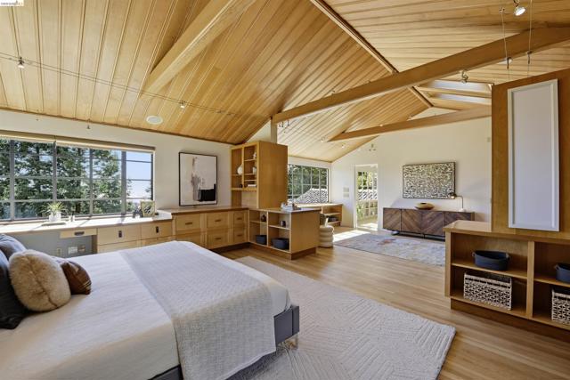 44 Highgate Rd, Kensington CA: https://media.crmls.org/mediaz/e30763d1-45e5-4bb2-8795-f942c4e3e320.jpg