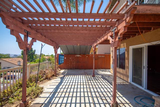 10145 Diamond Head Ct, Spring Valley CA: https://media.crmls.org/mediaz/e307fa24-d6d5-4b54-bd9d-4a763812f0df.jpg