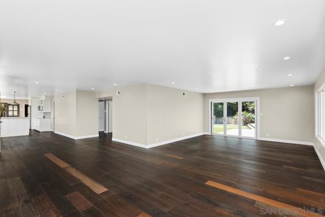7246 Rue De Roark, La Jolla CA: https://media.crmls.org/mediaz/e3084d4b-d8ba-4d87-add1-cb06b5dc0dc6.jpg