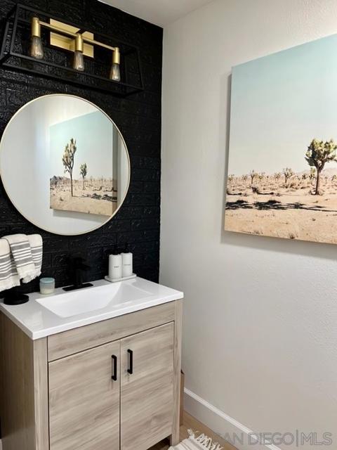 1240 India St, San Diego CA: https://media.crmls.org/mediaz/e3086ee6-8a09-4f18-9af6-e3bfa18af7e1.jpg