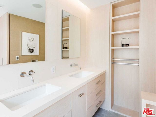 3279 Ledgewood Drive, Los Angeles CA: https://media.crmls.org/mediaz/e308dc8e-6ac0-4097-b269-7b86d9b1c044.jpg