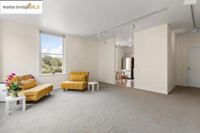 351 Buena Vista Ave E, San Francisco CA: https://media.crmls.org/mediaz/e309853a-5213-48d0-97b9-8682abaa5b97.jpg