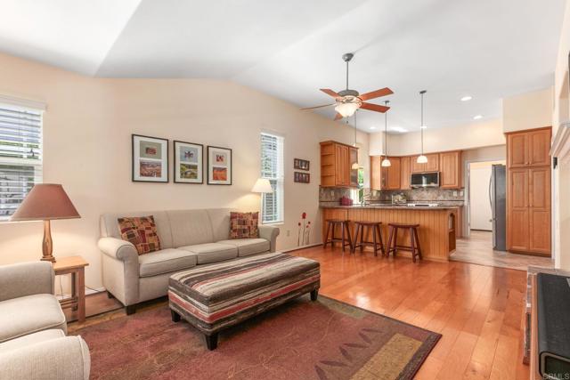 1911 La Subida Way, San Marcos CA: https://media.crmls.org/mediaz/e309880b-cc56-4cc3-905e-dc723170b850.jpg