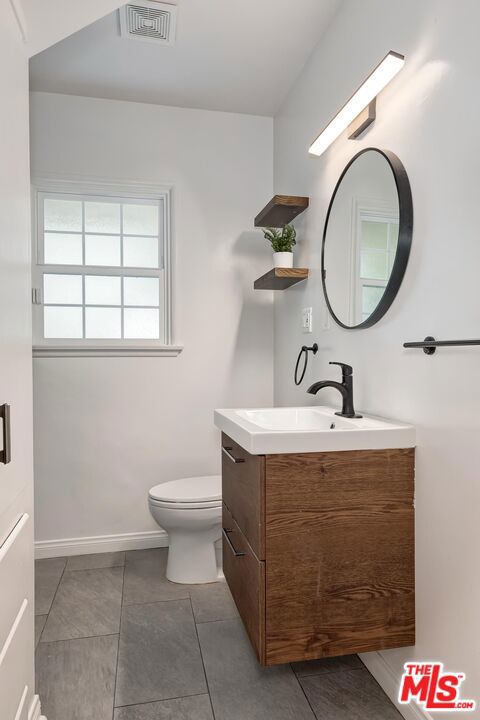 11205 Huntley Place, Culver City CA: https://media.crmls.org/mediaz/e309a373-de8e-4be6-94ae-42deee73f2e8.jpg