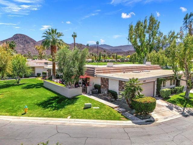 74903 Chateau Circle, Indian Wells CA: https://media.crmls.org/mediaz/e309bd5d-ddba-40b2-b525-ddbf90676f0f.jpg