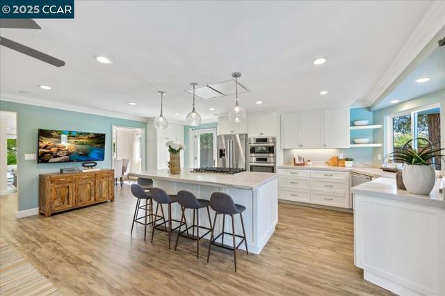9461 Thunderbird Pl, San Ramon CA: https://media.crmls.org/mediaz/e309fd32-2ba7-4c67-a8ea-f1a927b269a4.jpg