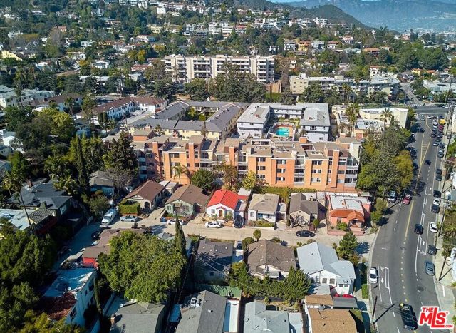 3315 Griffith Park Boulevard, Los Angeles CA: https://media.crmls.org/mediaz/e30b36ef-9a5e-401f-a46c-0e691a615c09.jpg