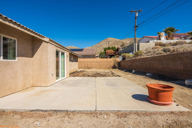9210 Calle Barranca, Desert Hot Springs CA: https://media.crmls.org/mediaz/e30bc026-c3e2-4b7a-a9cc-f71d54def0ca.jpg