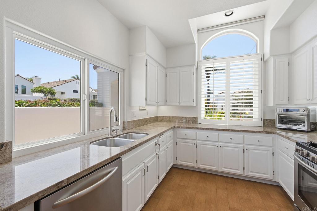 4950 Lerkas Way - photo 4
