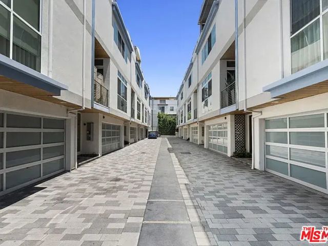 6728 W Hepburn Way, Los Angeles CA: https://media.crmls.org/mediaz/e30bfd4f-33d7-4960-abfe-663fa6c4fe24.jpg