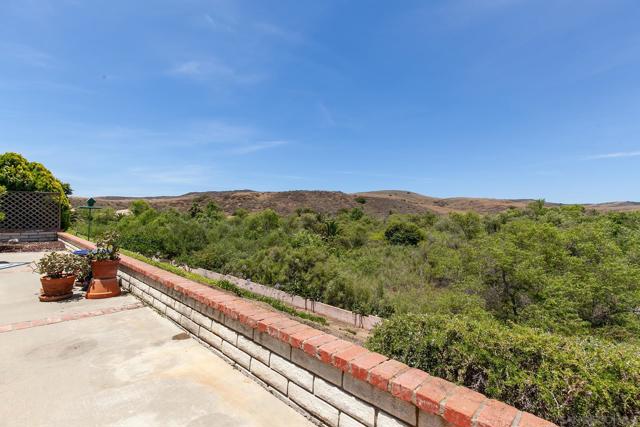 5188 Weymouth Way, Oceanside CA: https://media.crmls.org/mediaz/e30c7f5c-a162-4ba5-b2be-9f5da1a16e4e.jpg
