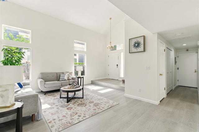 33243 Sunriver Cmn, Fremont CA: https://media.crmls.org/mediaz/e30d1307-d91a-40b2-8396-a6664374f4c9.jpg