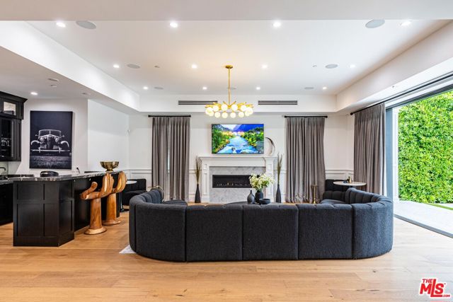 5162 Otis Avenue, Tarzana CA: https://media.crmls.org/mediaz/e30d3b74-c178-4cae-832b-a557f7a827f2.jpg