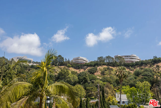 941 N Norman Place, Los Angeles CA: https://media.crmls.org/mediaz/e30d5718-f484-4e0d-a379-96ba4c62b7ba.jpg
