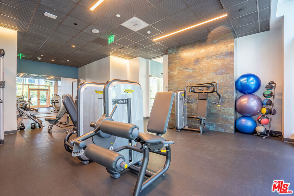 https://media.crmls.org/mediaz/e30d8e6b-adb1-4386-b292-91d6ae84eafe.jpg?preset=X-Large