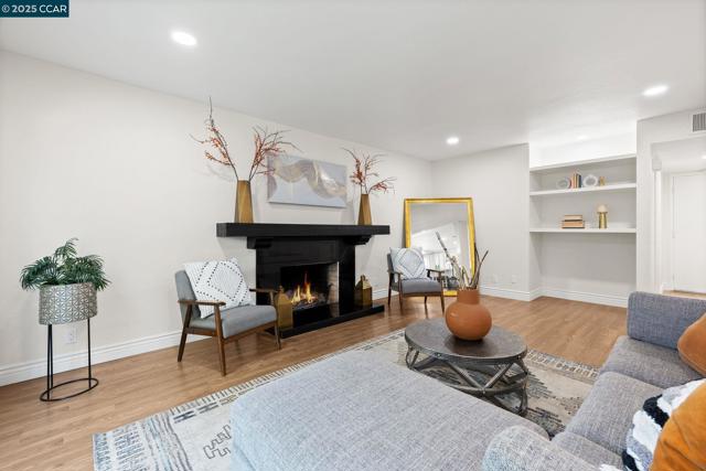4516 Spring Valley Way, Concord CA: https://media.crmls.org/mediaz/e30e24fb-b0f5-459f-be76-2f0382f5c1ae.jpg