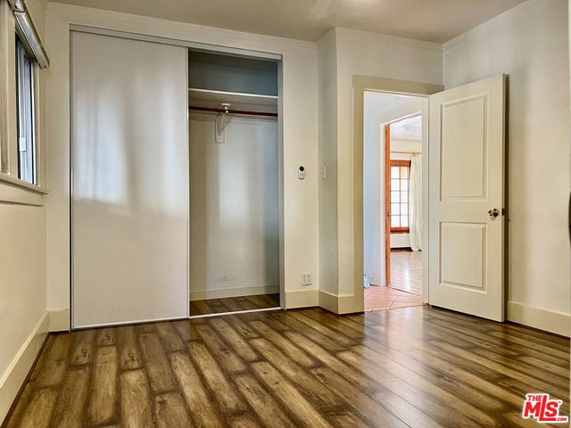1320 Barrington Way, Glendale CA: https://media.crmls.org/mediaz/e30e3793-bcf6-432e-9bc6-b9f08d091330.jpg