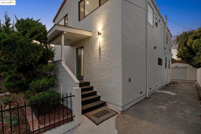1207 Cedar St, Berkeley CA: https://media.crmls.org/mediaz/e30e6aff-a6f6-4fe4-abf5-5ae39c59cddf.jpg