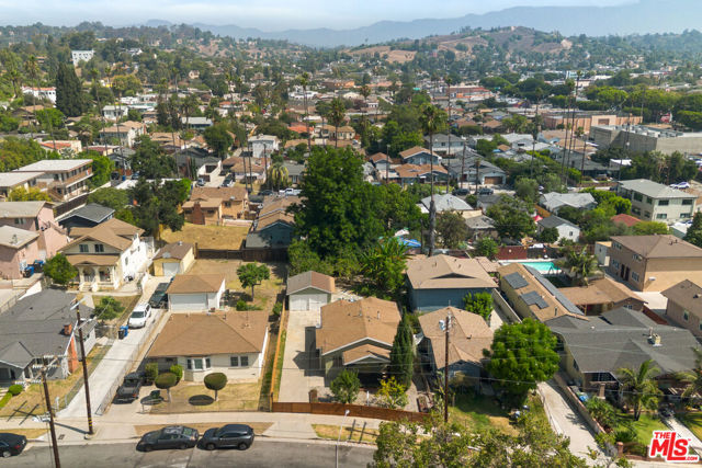 4803 Gambier Street, Los Angeles CA: https://media.crmls.org/mediaz/e30e9e1c-8ac2-46a2-b341-82f9076c4220.jpg