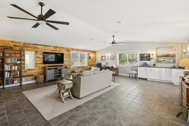 1951 BELMORE CT, El Cajon CA: https://media.crmls.org/mediaz/e30eb441-6580-45e3-bac6-b8125ff23de1.jpg