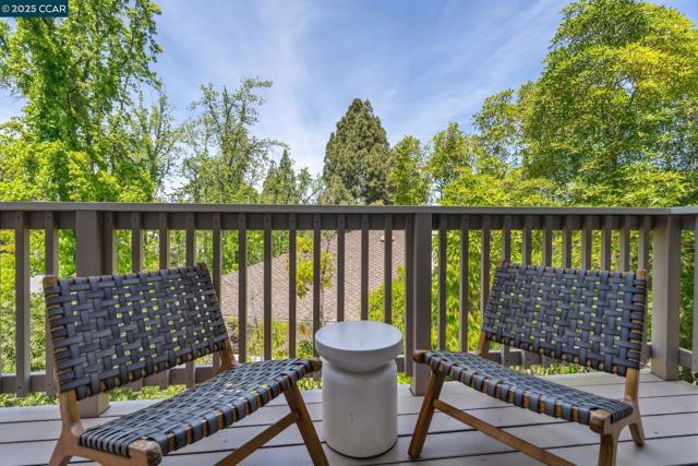 1560 Gilboa Dr, Walnut Creek CA: https://media.crmls.org/mediaz/e30ef637-2944-43f7-9079-2c4d7ca89e30.jpg