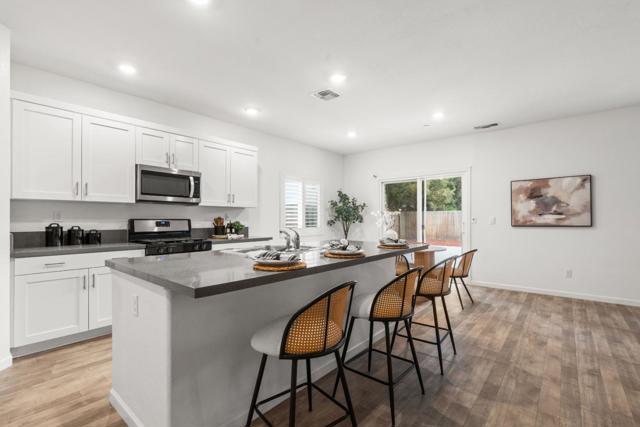 1340 Crimson Place, Manteca CA: https://media.crmls.org/mediaz/e30f3569-c802-47f3-9dad-02c90b68c8be.jpg