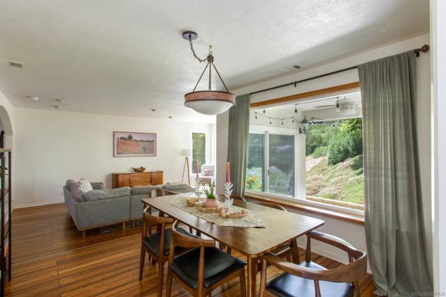 28628 Mountain Meadow Rd, Escondido CA: https://media.crmls.org/mediaz/e30f8b2e-ac2f-4ce2-a69b-bcf2847eb854.jpg