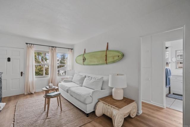 251 Orange Avenue, Coronado CA: https://media.crmls.org/mediaz/e30fd050-0401-41f0-801b-619937ea3465.jpg