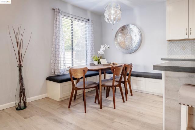 389 Belmont St, Oakland CA: https://media.crmls.org/mediaz/e3106104-b604-4c10-b2f0-3989c50f6ce4.jpg