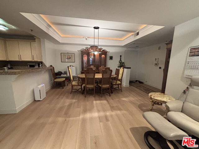 2222 N Beachwood Drive, Los Angeles CA: https://media.crmls.org/mediaz/e311191e-fde5-4f74-87d6-5038809e61c7.jpg