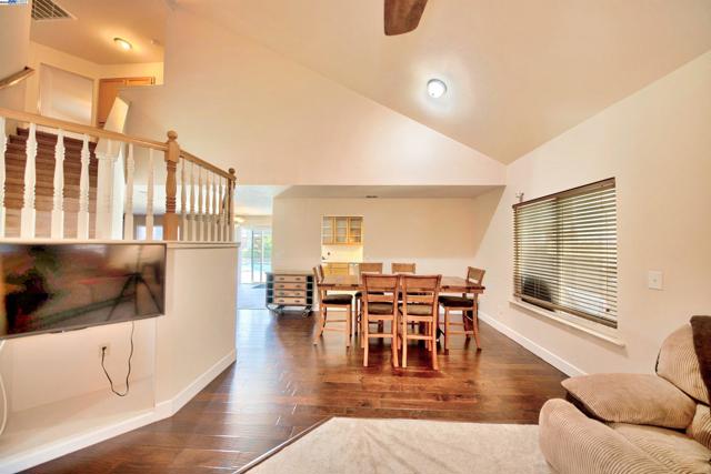 4516 Old Mill Ct, Salida CA: https://media.crmls.org/mediaz/e311b24b-35f4-4f7a-b15e-2ee58583647c.jpg