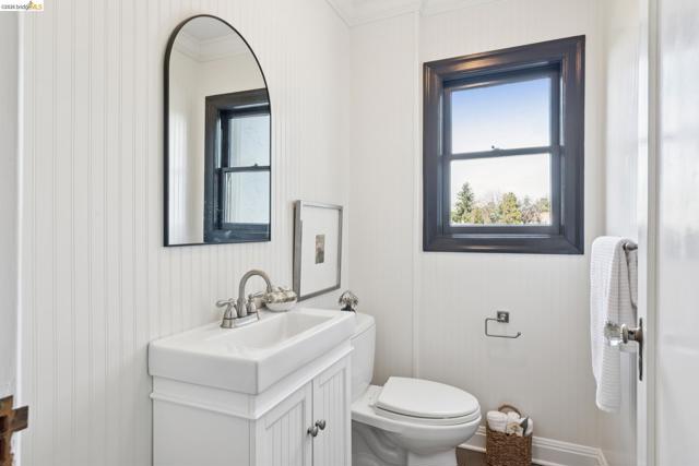 Image 25 of 60 For 906 Paramount Rd