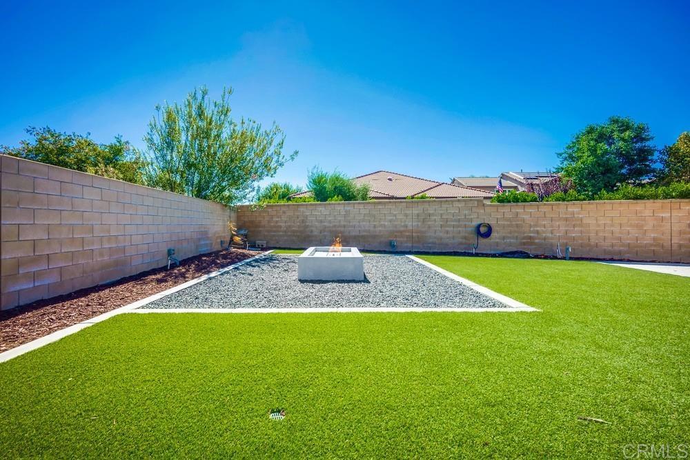 https://media.crmls.org/mediaz/e31245a9-1bbb-47fd-b1be-7af65b305b74.jpg?preset=X-Large