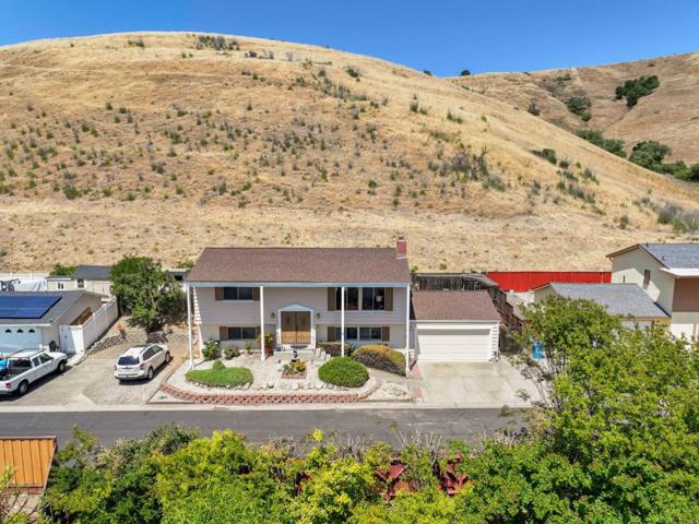 423 Riviera Drive, Union City CA: https://media.crmls.org/mediaz/e3124da9-7d5a-468a-9a60-a06591081290.jpg